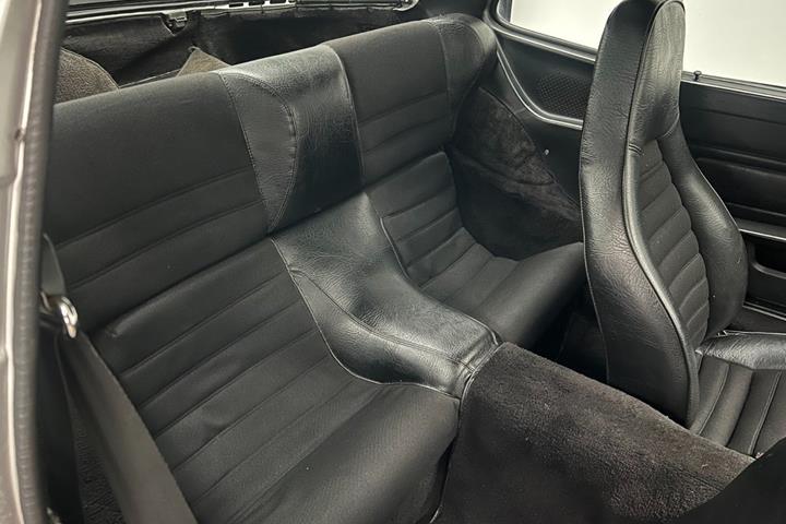 Sølv Porsche 924 fra 1977