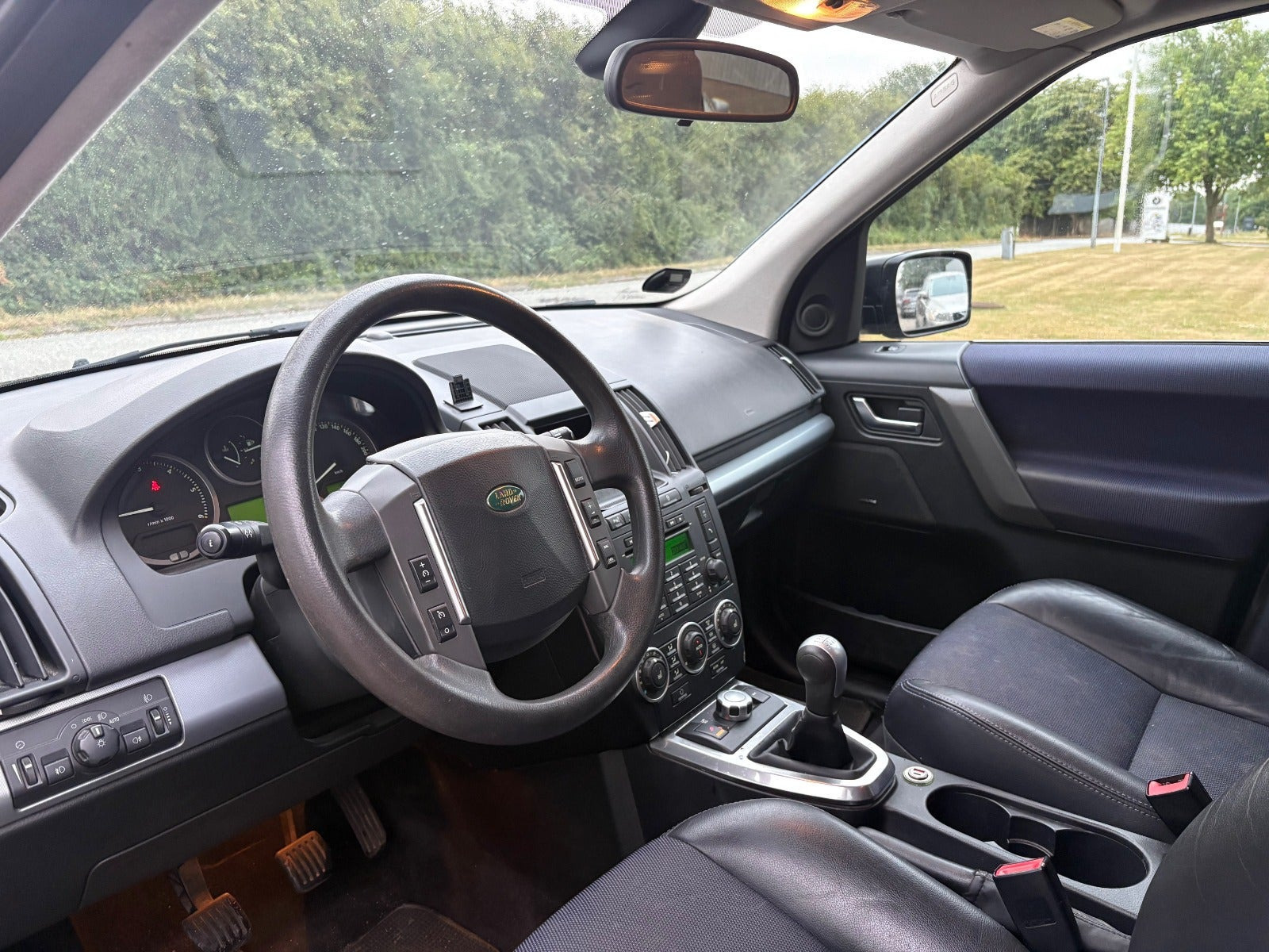 Gul Land Rover Freelander 2 fra 2007 set indefra