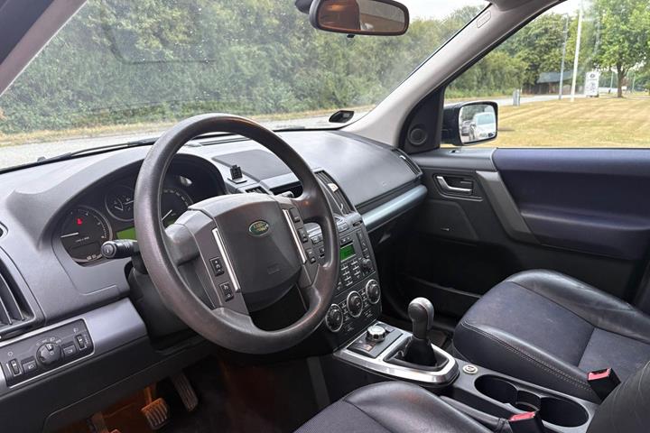 Gul Land Rover Freelander 2 fra 2007 set indefra