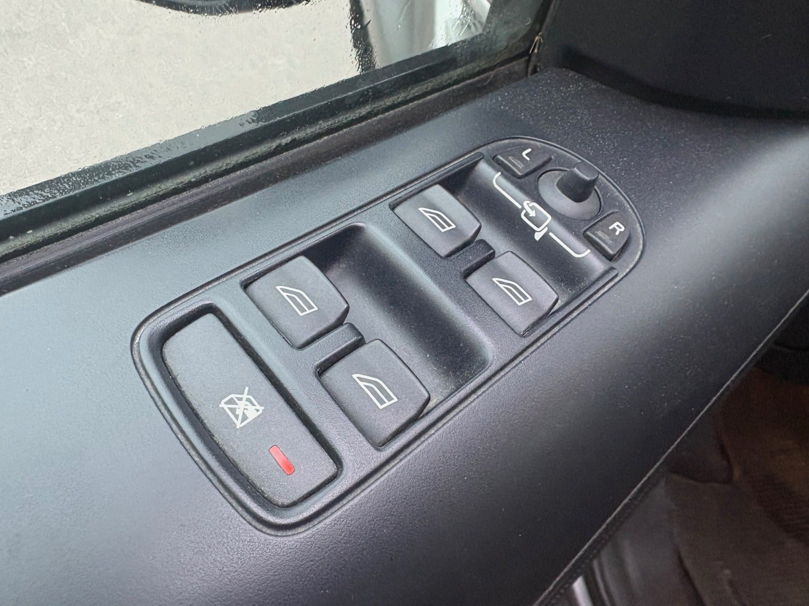 Gul Land Rover Freelander 2 fra 2007 set indefra