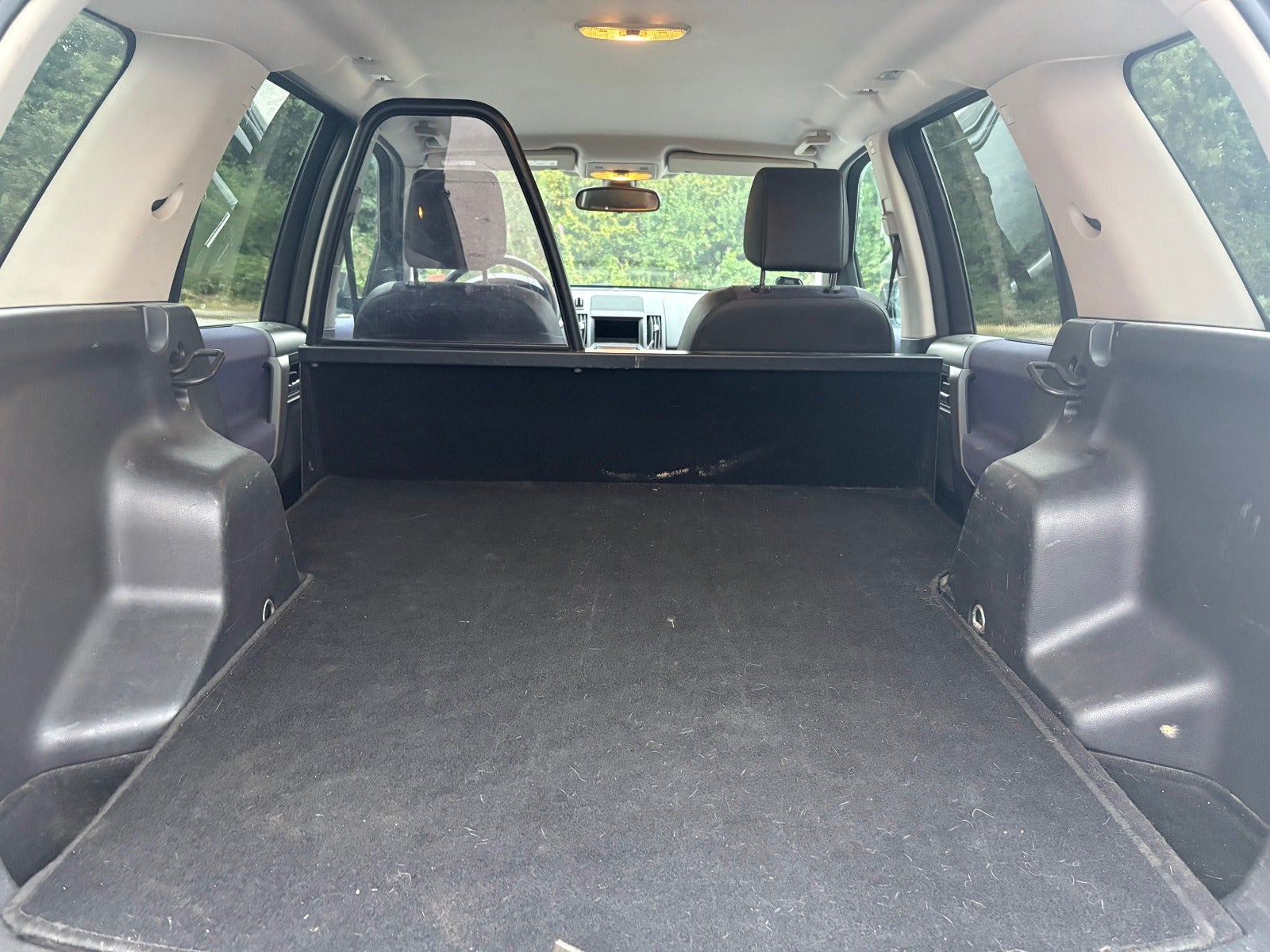 Gul Land Rover Freelander 2 fra 2007 set indefra