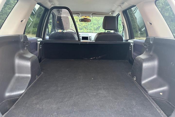 Gul Land Rover Freelander 2 fra 2007 set indefra