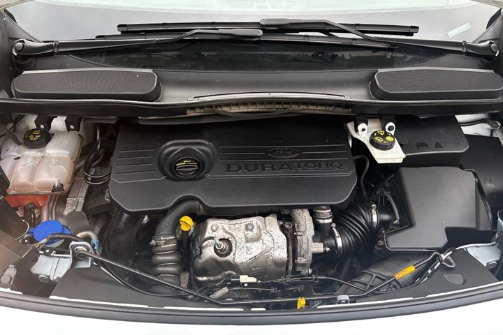 Hvid Ford Transit Connect fra 2020