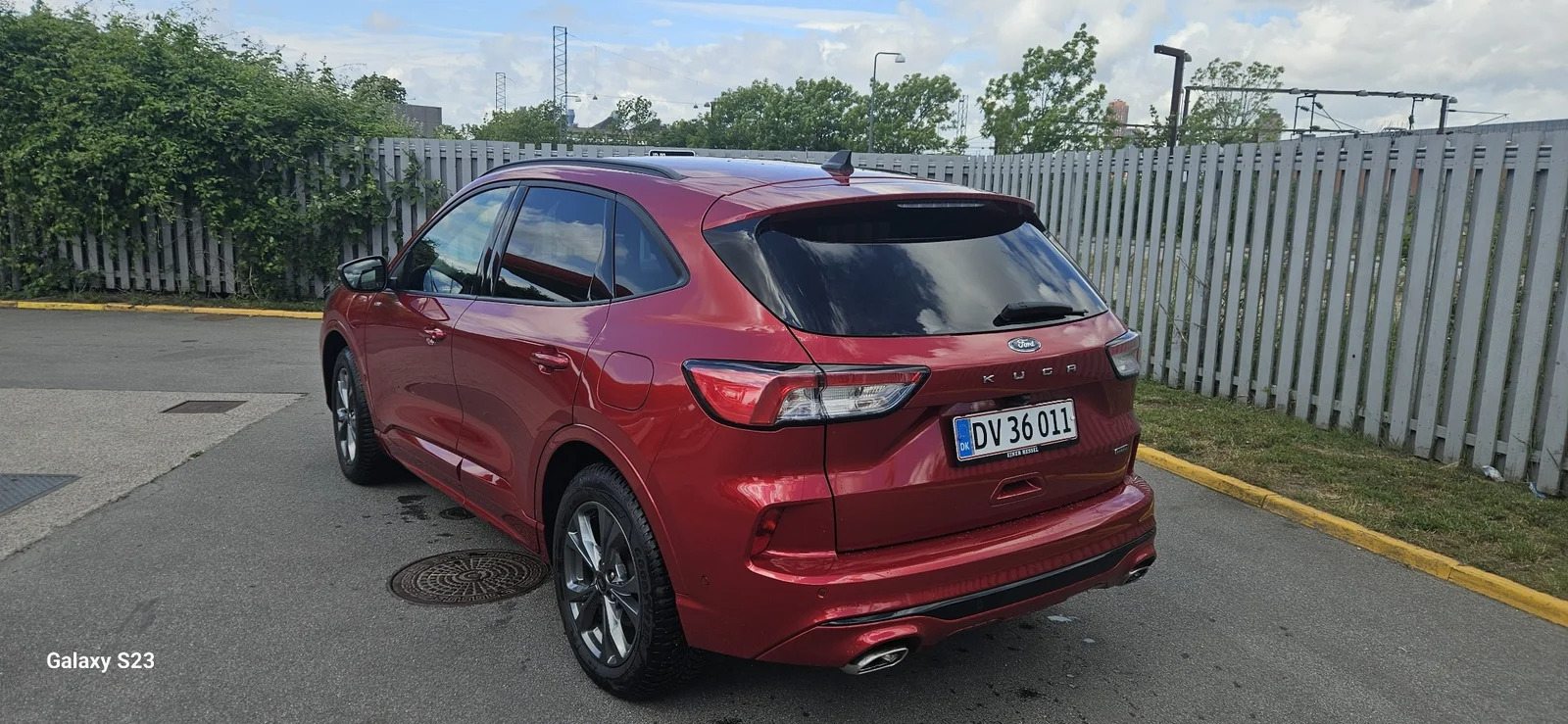 Rød Ford Kuga fra 2022