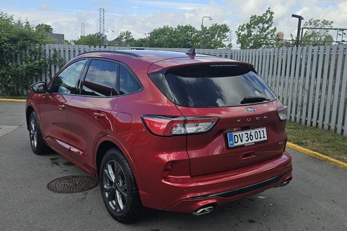 Rød Ford Kuga fra 2022
