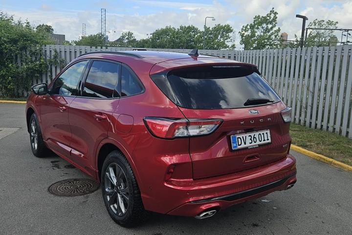 Rød Ford Kuga fra 2022