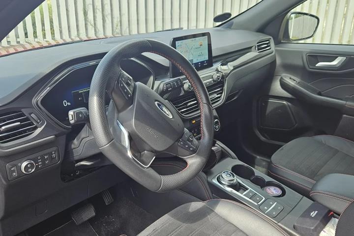 Rød Ford Kuga fra 2022