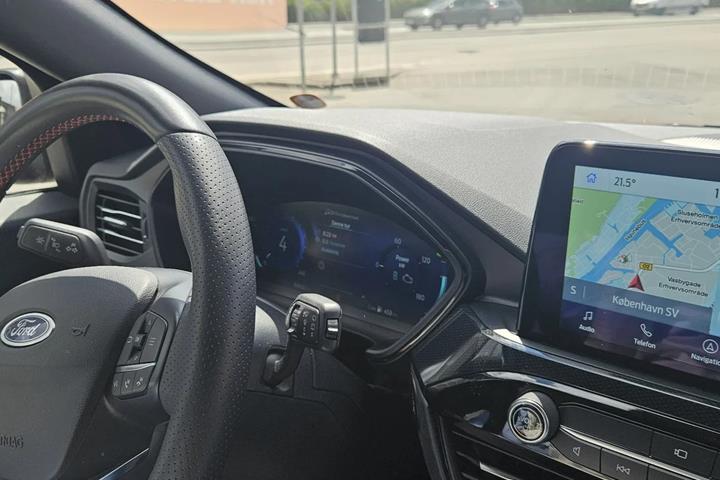 Rød Ford Kuga fra 2022