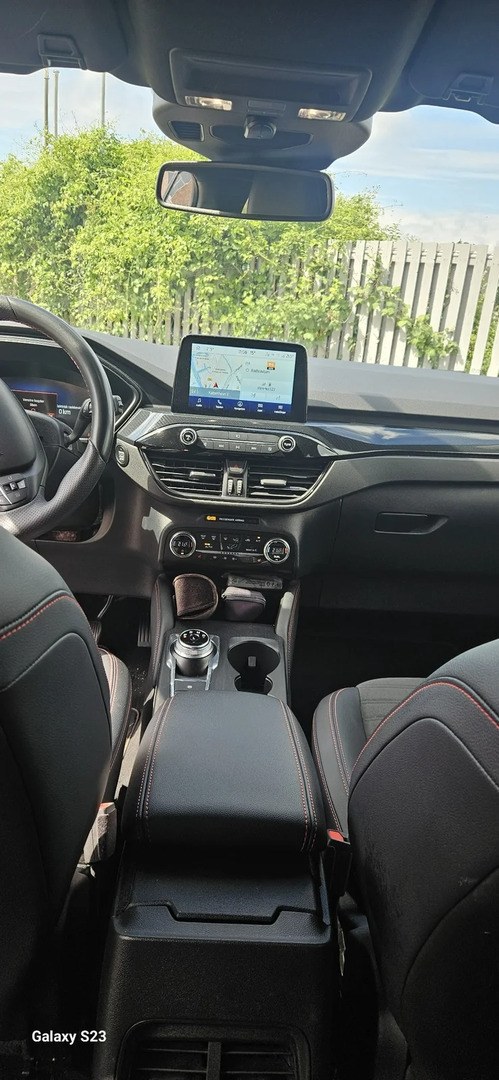 Rød Ford Kuga fra 2022