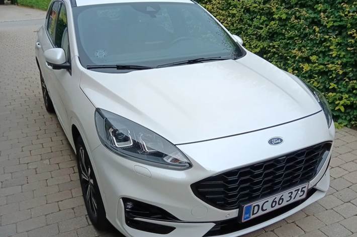 Hvid Ford Kuga fra 2021