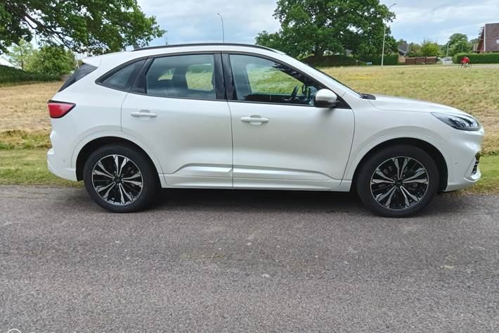 Hvid Ford Kuga fra 2021