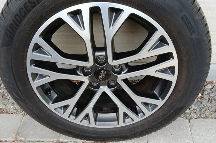 Hvid Ford Kuga fra 2021