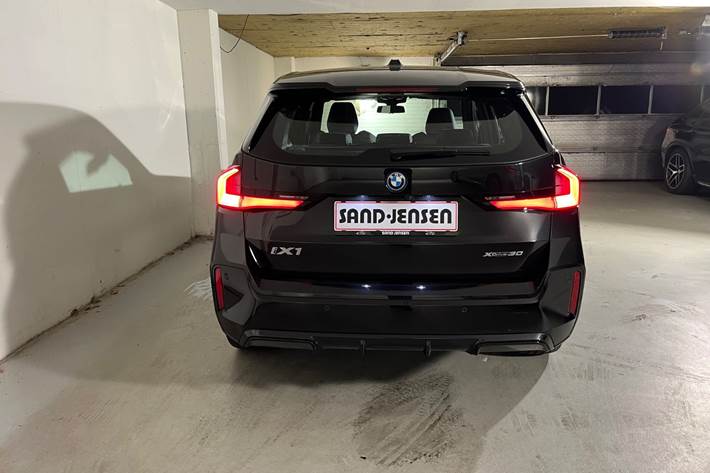 Sort BMW iX1 fra 2023