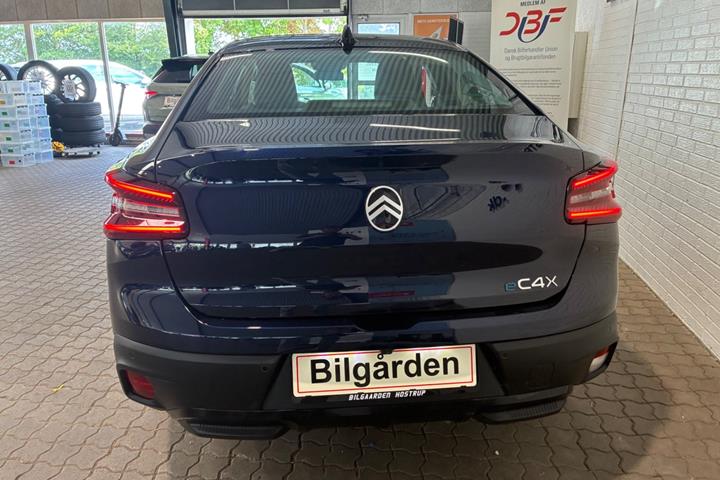 Blå Citroën ë-C4 X fra 2025