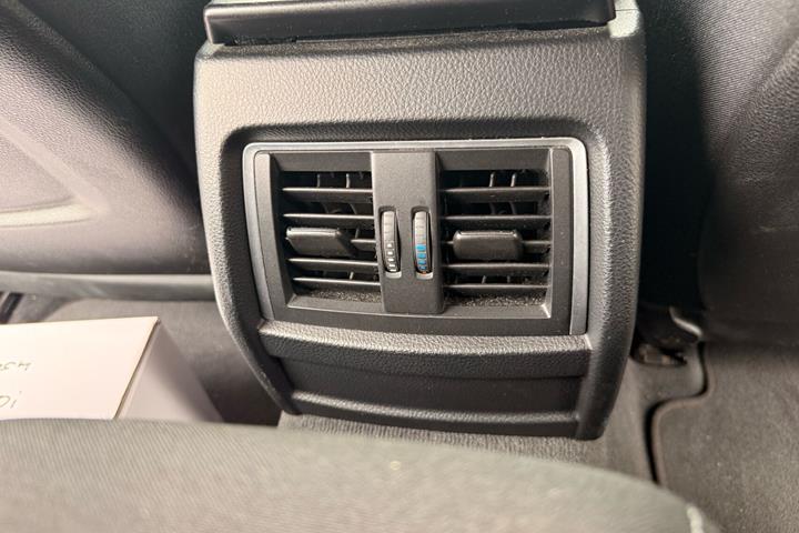 Sort BMW 320i fra 2017