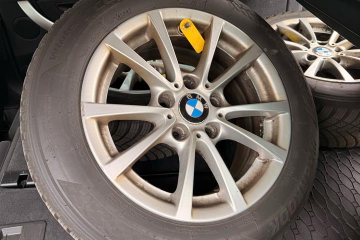 Sort BMW 320i fra 2017