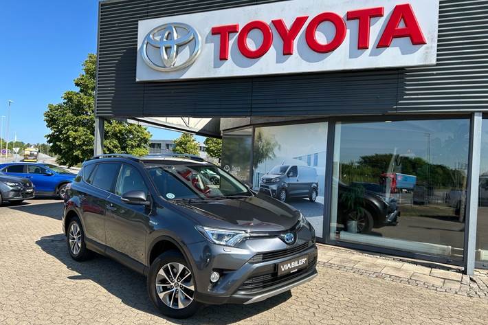 Grå Toyota RAV4 fra 2016