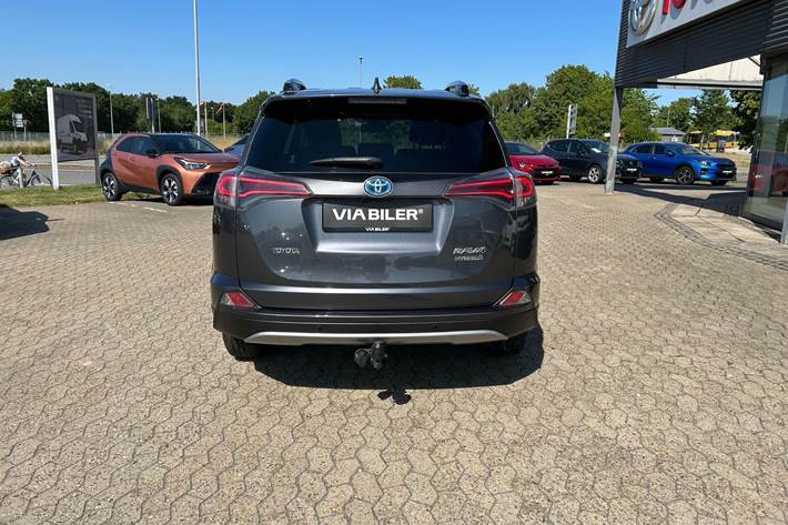 Grå Toyota RAV4 fra 2016