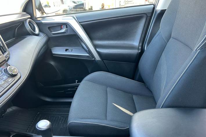 Grå Toyota RAV4 fra 2016