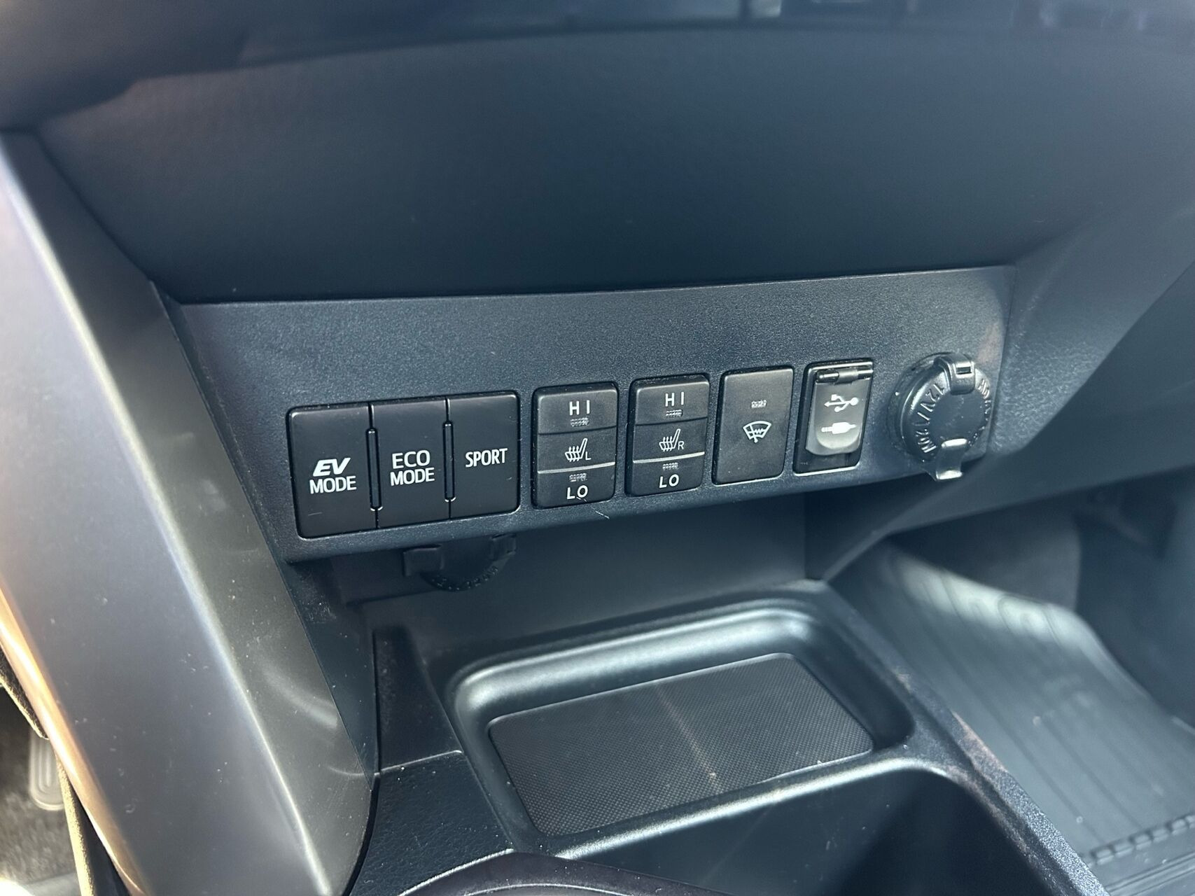 Grå Toyota RAV4 fra 2016