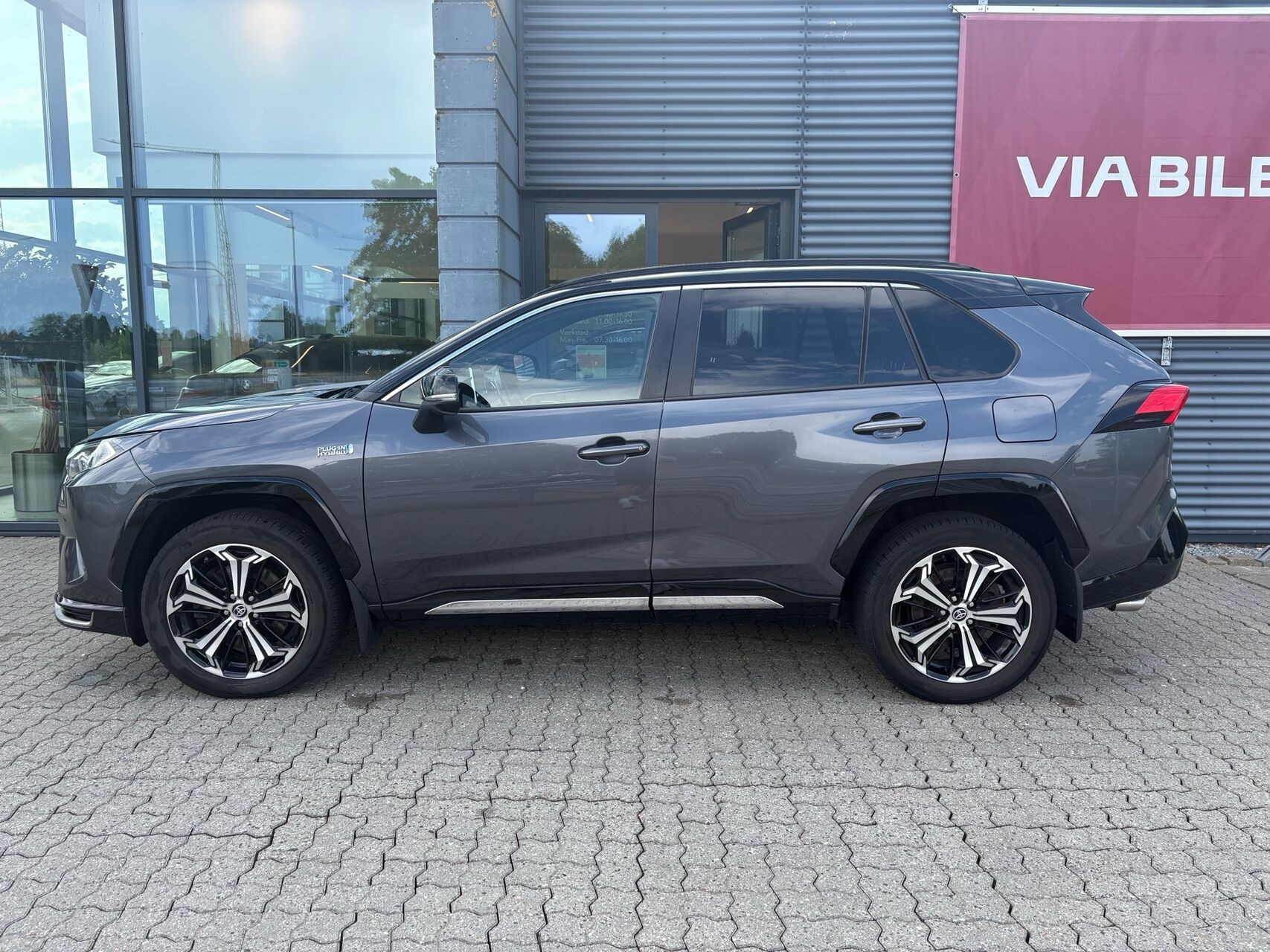 Grå Toyota RAV4 Plug-in fra 2021