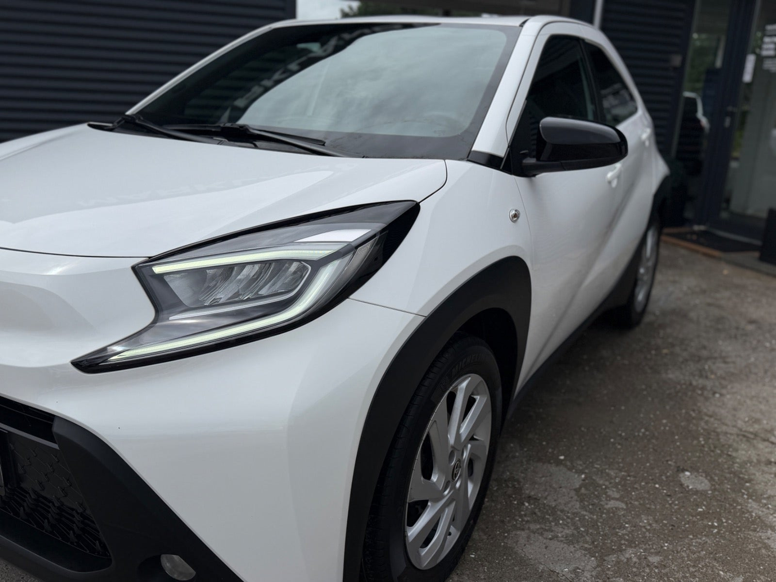 Hvid Toyota Aygo X fra 2024