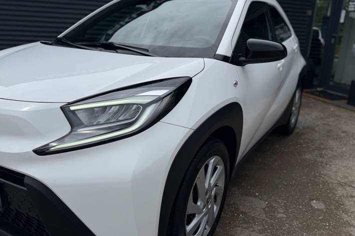Hvid Toyota Aygo X fra 2024
