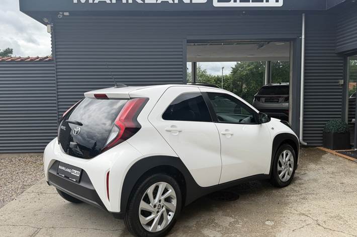 Hvid Toyota Aygo X fra 2024