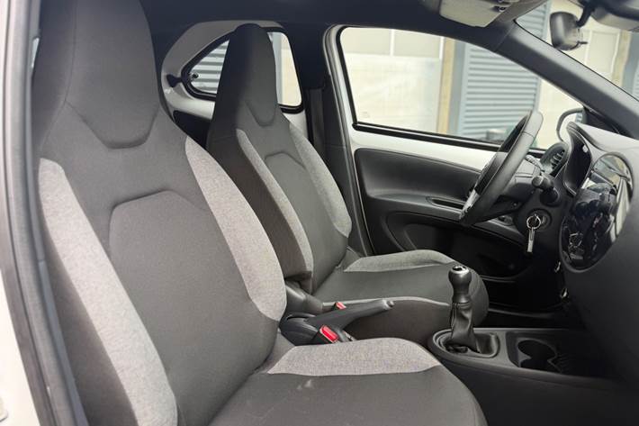 Hvid Toyota Aygo X fra 2024