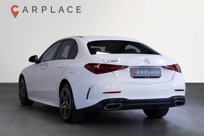 Hvid Mercedes C300 e fra 2022