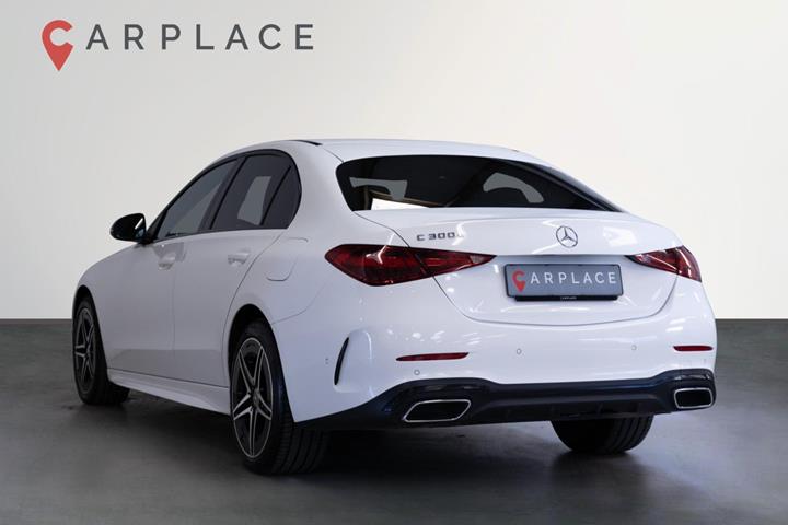 Hvid Mercedes C300 e fra 2022