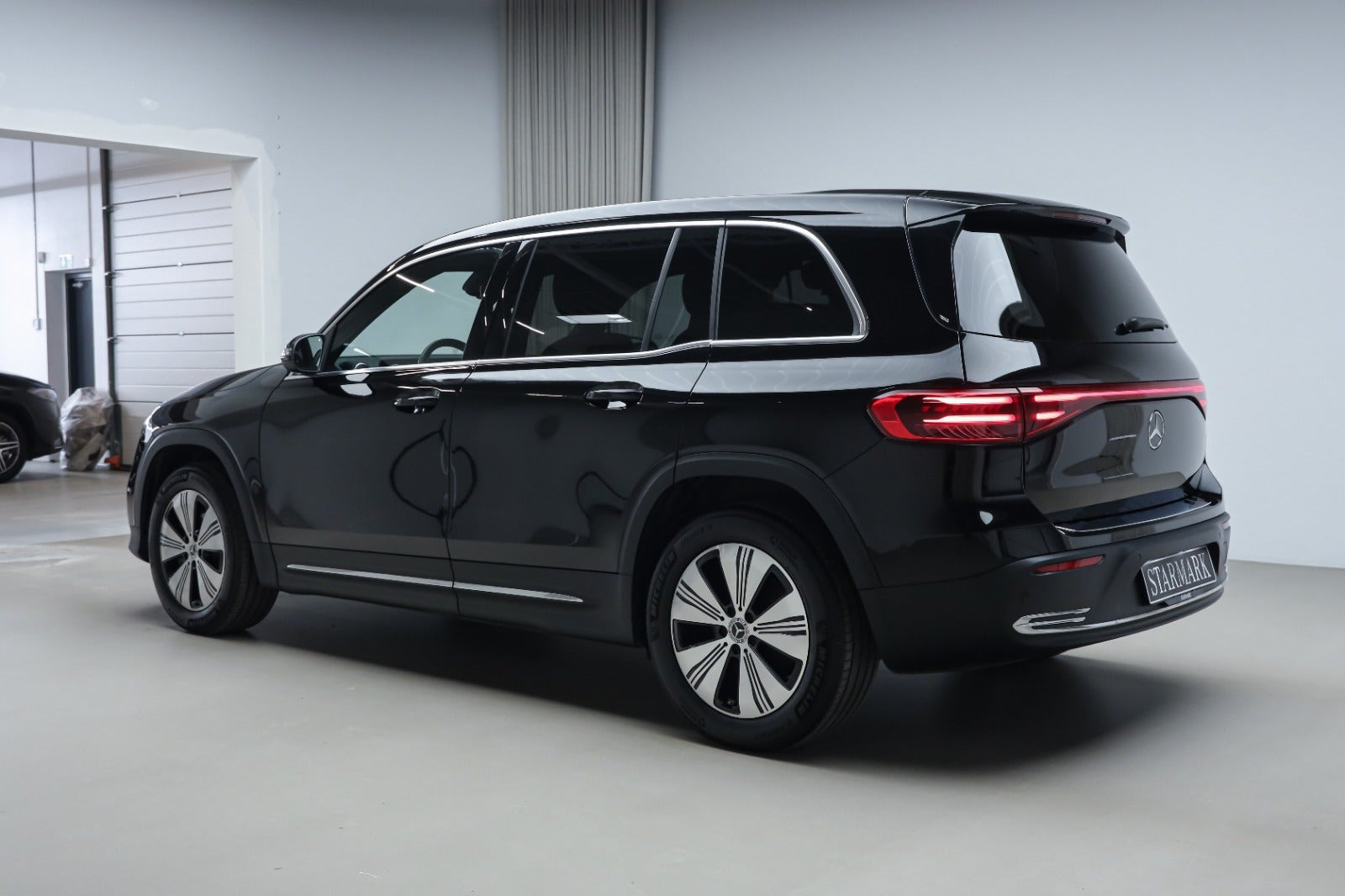 Sort Mercedes EQB250+ fra 2025