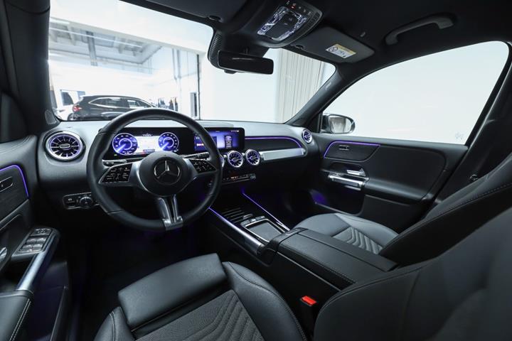 Sort Mercedes EQB250+ fra 2025