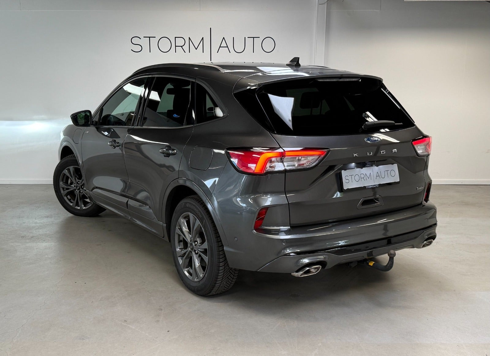 Grå Ford Kuga fra 2022
