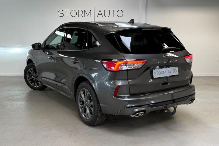 Grå Ford Kuga fra 2022