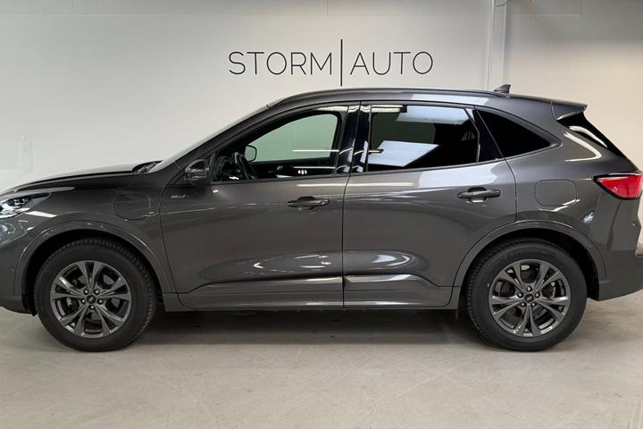 Grå Ford Kuga fra 2022