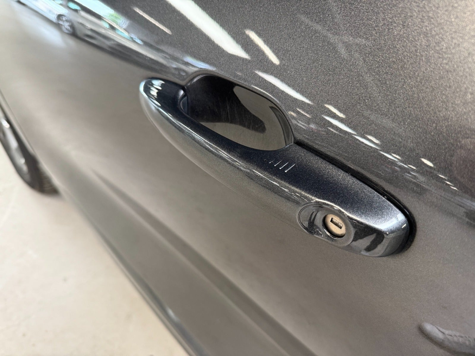 Grå Ford Kuga fra 2022