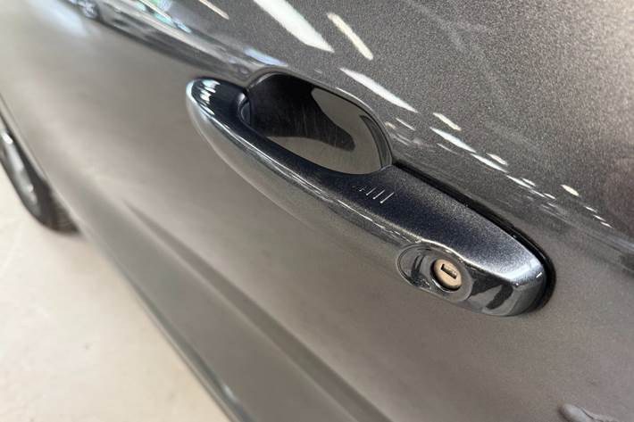 Grå Ford Kuga fra 2022