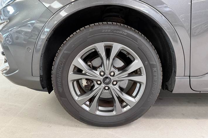 Grå Ford Kuga fra 2022