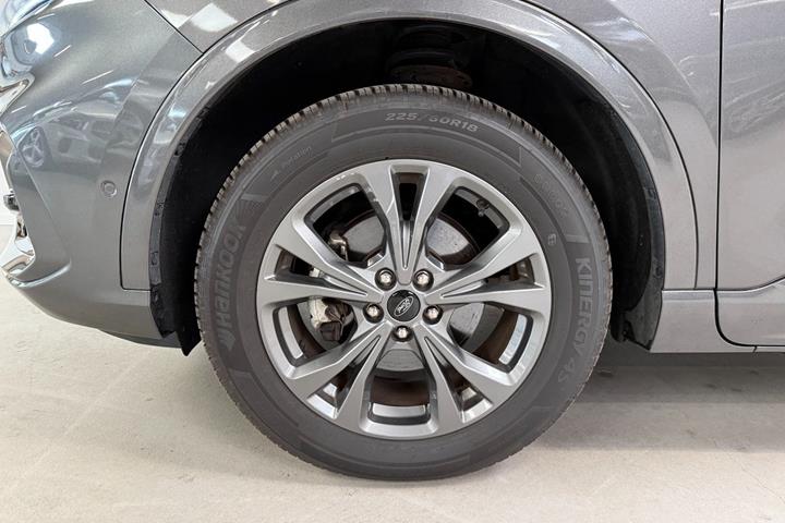 Grå Ford Kuga fra 2022