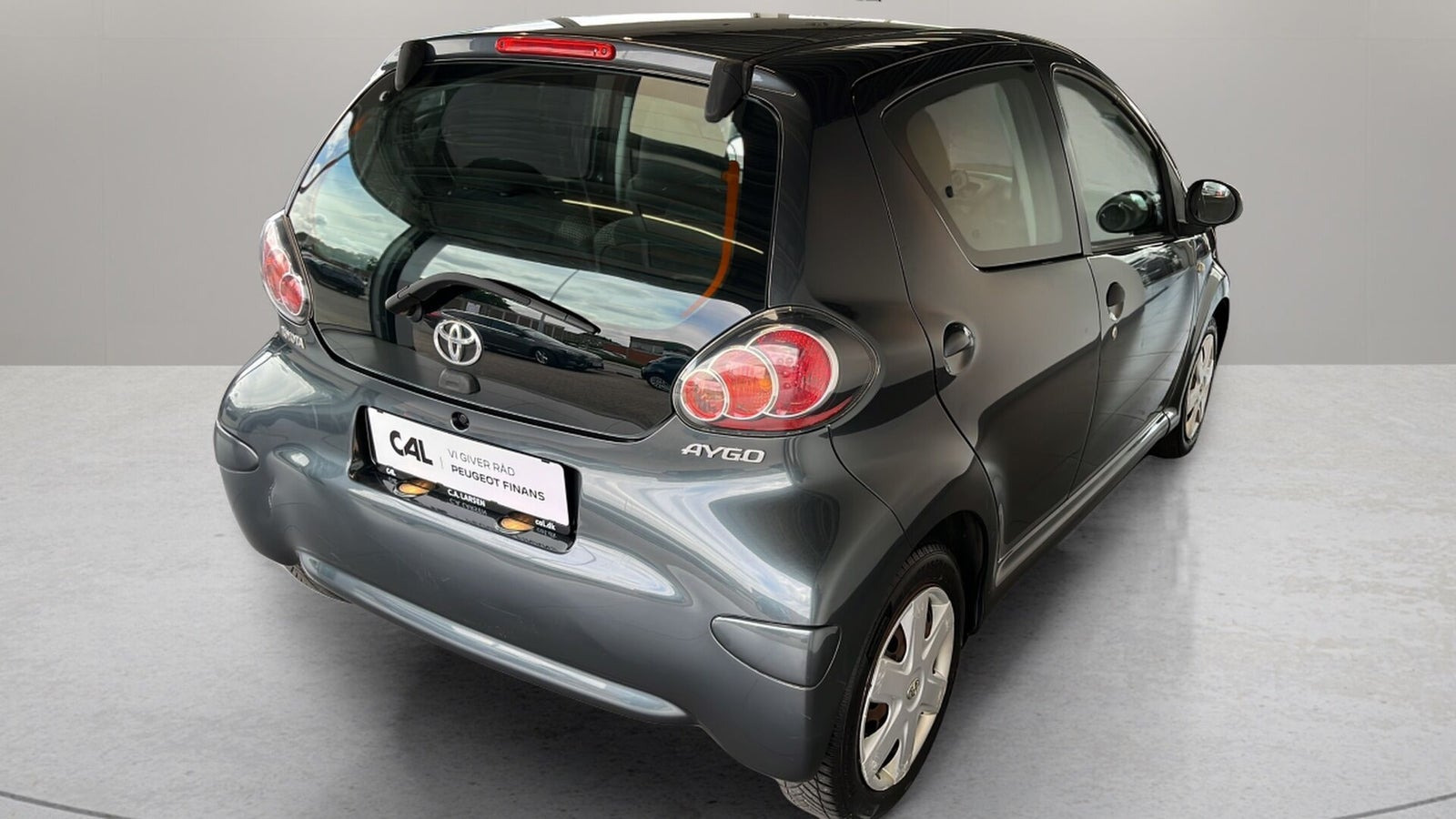 Grå Toyota Aygo fra 2010