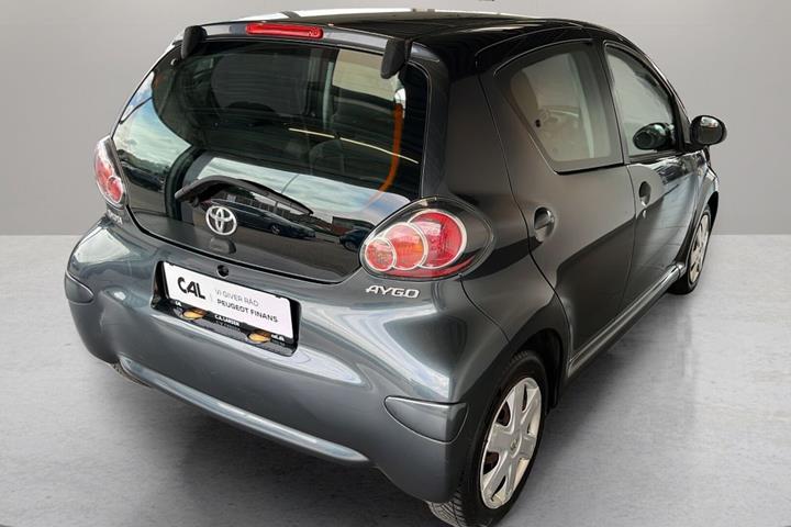 Grå Toyota Aygo fra 2010