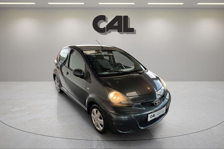 Grå Toyota Aygo fra 2010