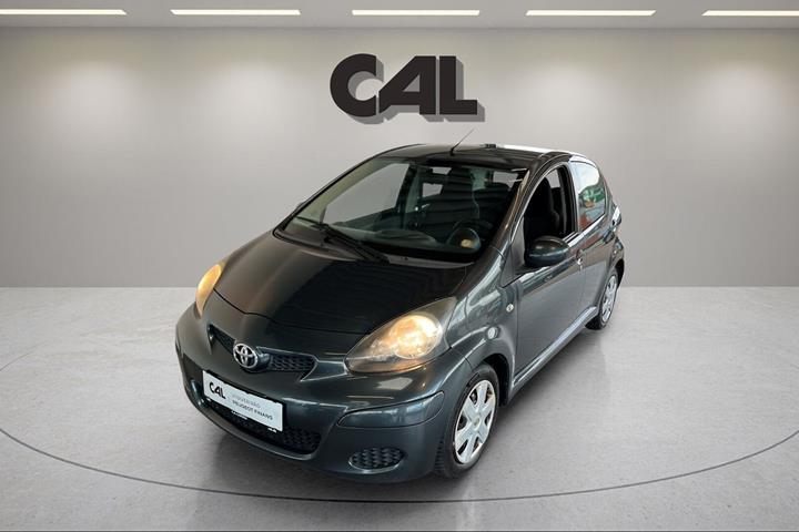 Grå Toyota Aygo fra 2010