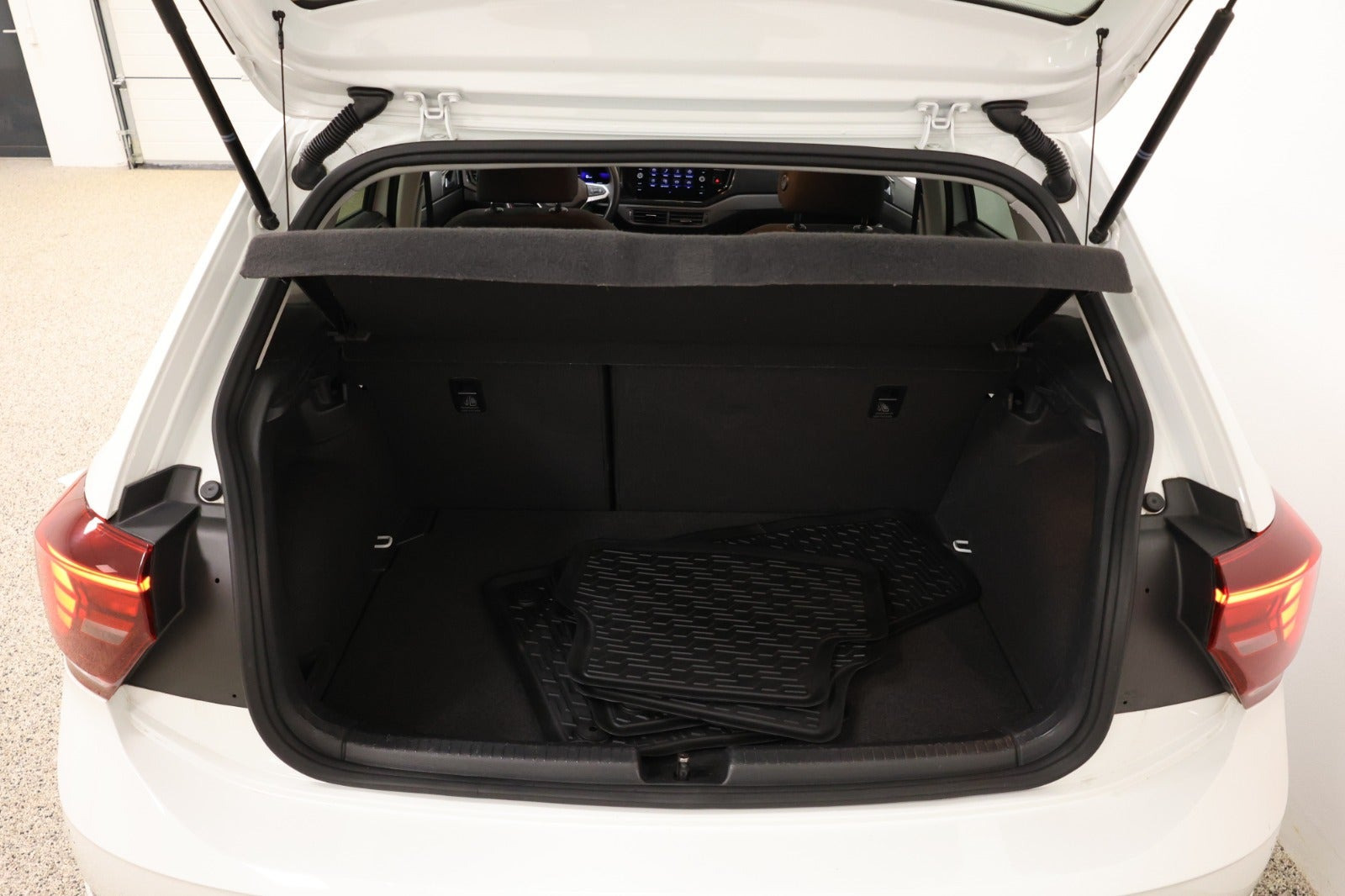 Hvid VW Polo fra 2022