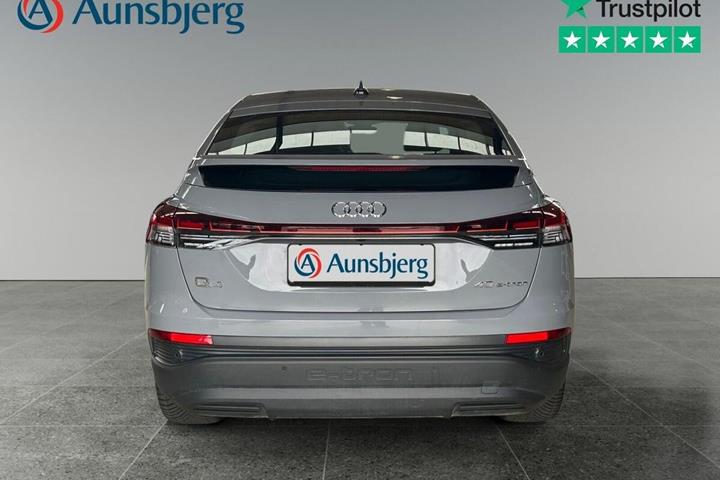 Grå Audi Q4 e-tron fra 2022