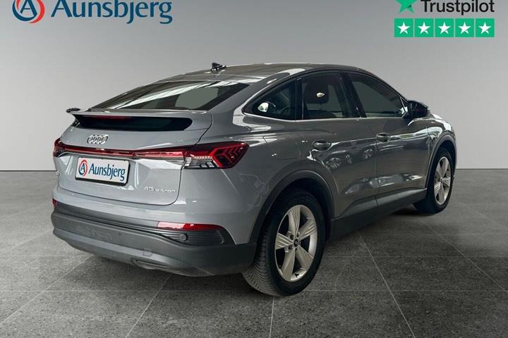Grå Audi Q4 e-tron fra 2022