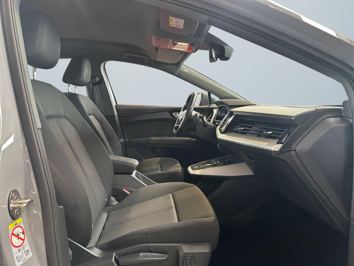 Grå Audi Q4 e-tron fra 2022