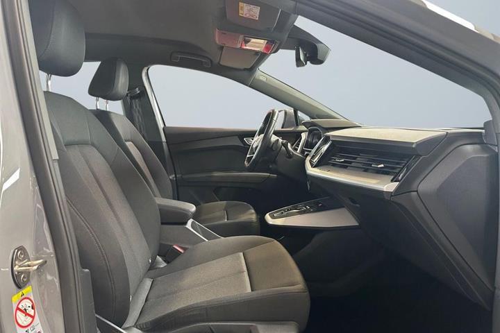 Grå Audi Q4 e-tron fra 2022