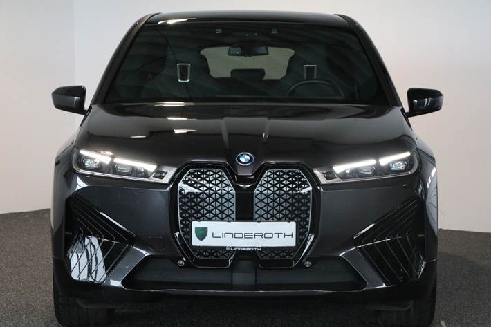 Grå BMW iX fra 2022